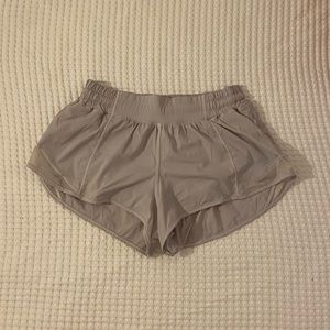Lululemon Low Rise Hotty Hot 2.5” Shorts